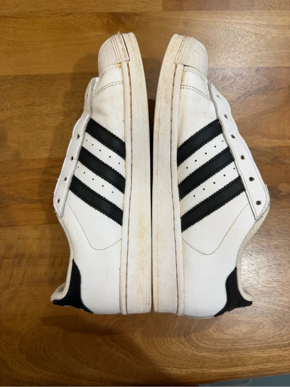adidas ‘Superstar’ White Sneakers w/ Classic Black Stripes Men’s Size 6.5